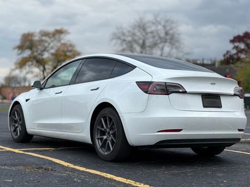 Used 2021 Tesla Model 3 Standard Range Plus image 5
