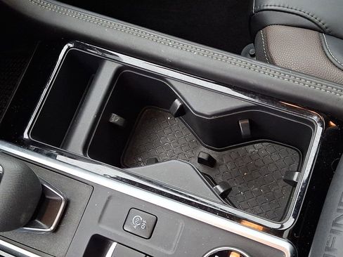 Used 2024 Nissan Pathfinder Platinum w/ Cargo Package image 27