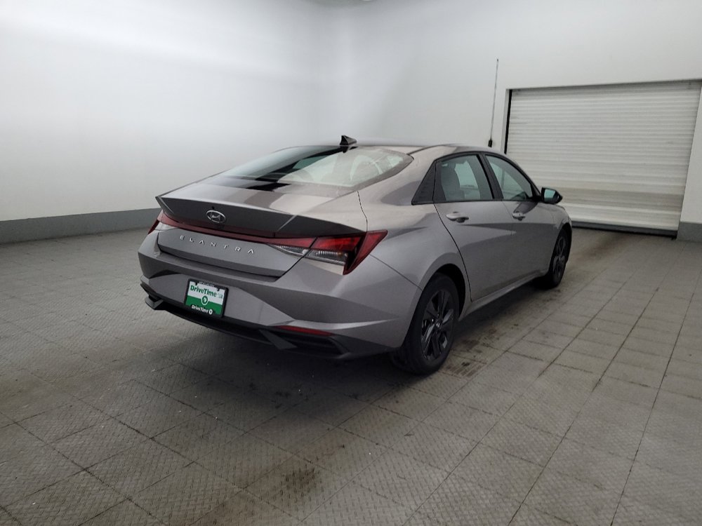 Used 2023 Hyundai Elantra SEL FWD image 9