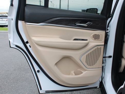 Used 2025 Jeep Grand Cherokee Limited AWD/4WD image 32