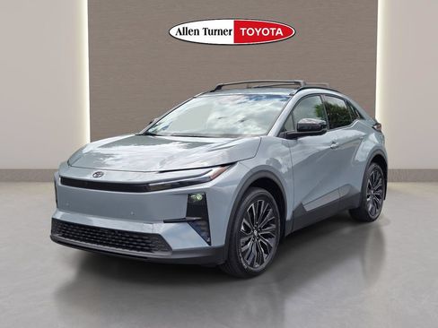 Used 2026 Toyota C-HR AWD/4WD image 3