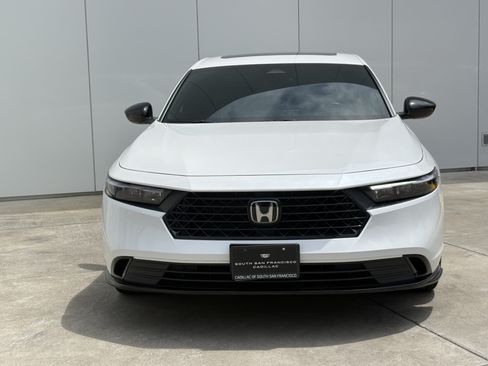 Used 2025 Honda Accord Sport image 3