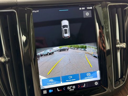 Used 2022 Volvo XC60 B5 Momentum image 40