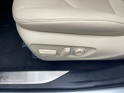 Used 2022 Toyota Highlander Platinum image 9