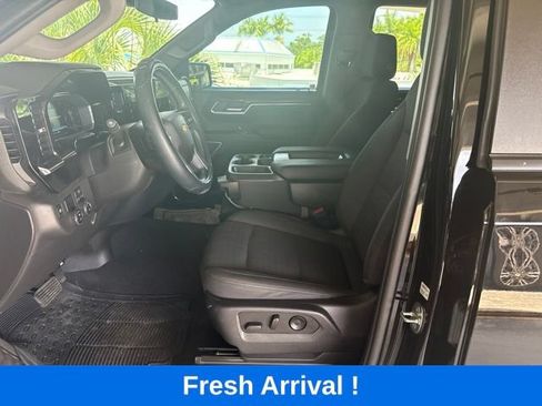 Used 2023 Chevrolet Silverado 1500 LT RWD image 2