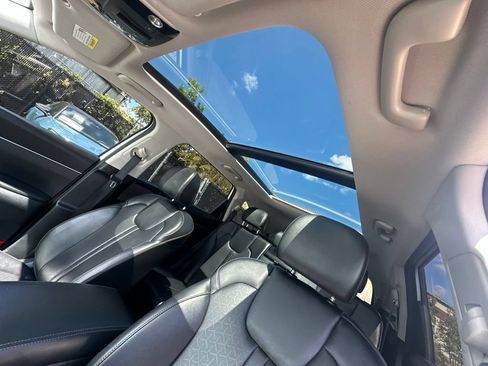 Used 2023 Kia Sorento S w/ Panoramic Sunroof Package AWD/4WD image 12