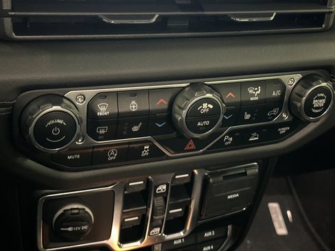 New 2024 Jeep Wrangler Sahara w/ Technology Group image 20