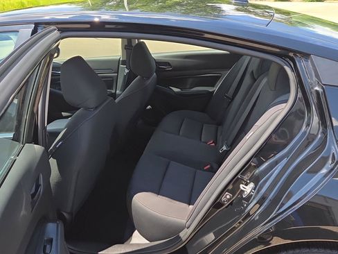 Used 2025 Nissan Altima 2.5 SV FWD image 12