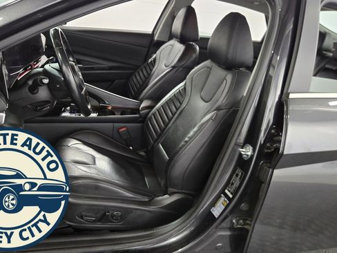 Used 2023 Hyundai Elantra Limited w/ Preferred Accessory Package image 24