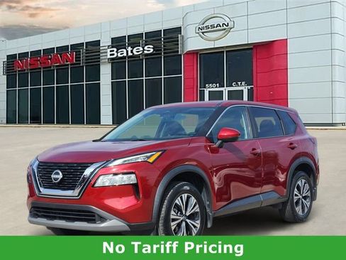 Used 2023 Nissan Rogue SV image 2