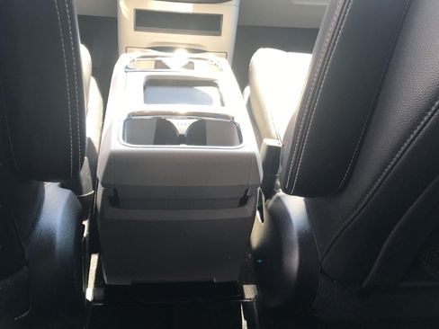 Used 2016 Chrysler Town & Country LX FWD image 14