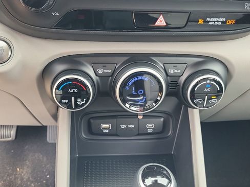 New 2025 Hyundai Venue SEL image 10