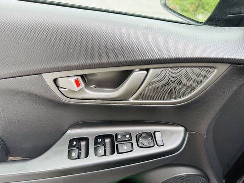 Used 2021 Hyundai Kona Limited w/ Cargo Package FWD image 11