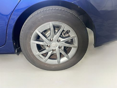 Used 2017 Toyota Prius V Two image 11