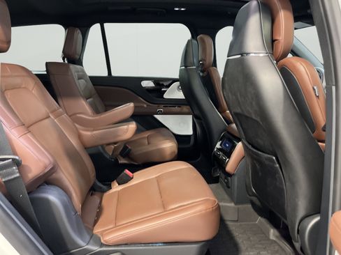 Used 2026 Lincoln Aviator Reserve AWD/4WD image 19