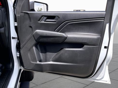 Used 2025 Chevrolet Colorado Trail Boss AWD/4WD image 23