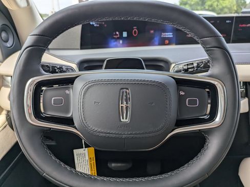 New 2027 Lincoln Navigator Premiere RWD image 30