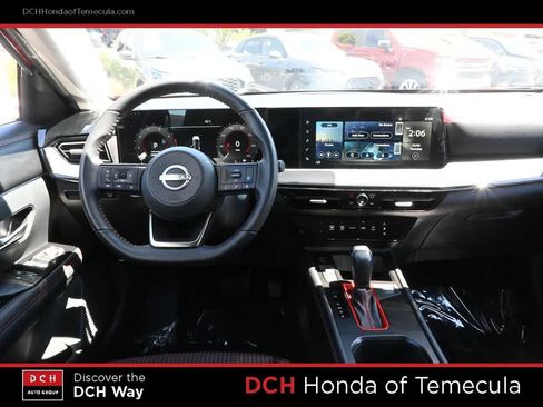 Used 2025 Nissan Kicks SR FWD image 8