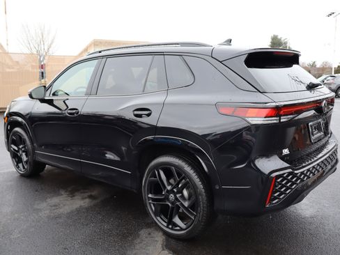 Certified 2025 Volkswagen Tiguan SE R-Line image 6