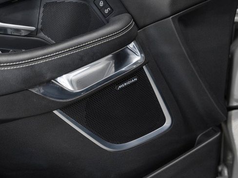 Used 2019 Jaguar E-PACE R-Dynamic SE image 41