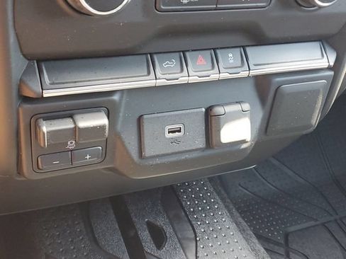 Certified 2020 Chevrolet Silverado 1500 Custom w/ Custom Value Package AWD/4WD image 27