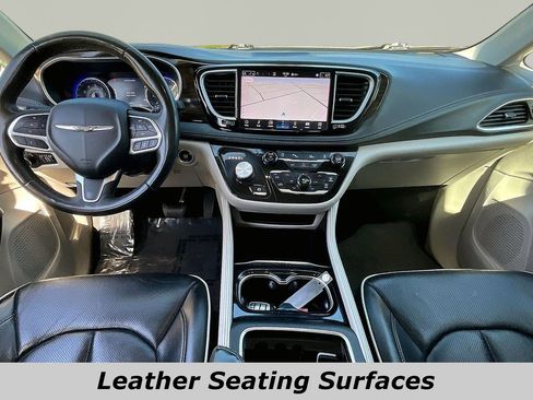 Used 2024 Chrysler Pacifica Limited FWD image 7