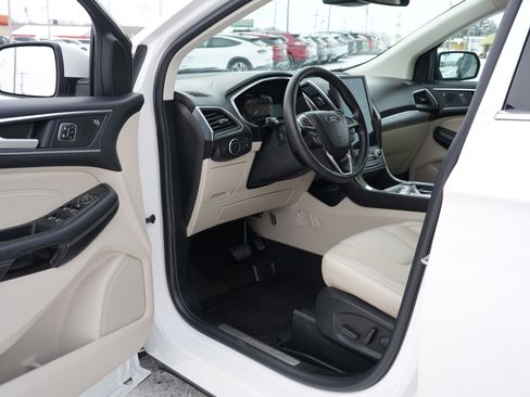 Used 2021 Ford Edge Titanium w/ Class II Trailer Tow Package image 17