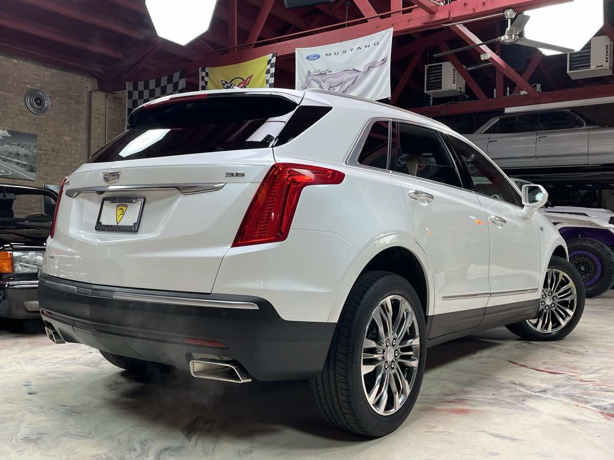 Used 2018 Cadillac XT5 Premium Luxury w/ LPO, Wheel Lock Package AWD/4WD image 2