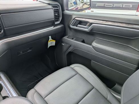 Used 2025 Chevrolet Silverado 1500 LTZ w/ LTZ Premium Package AWD/4WD image 16