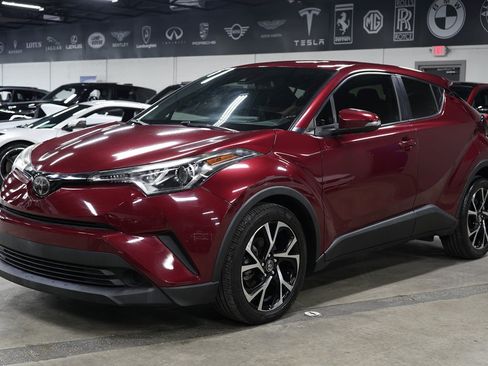 Used 2018 Toyota C-HR XLE FWD image 1
