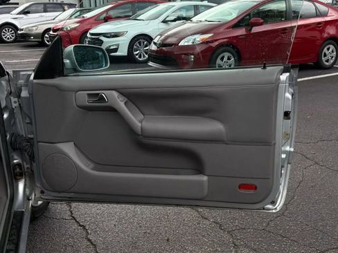 Used 2002 Volkswagen Cabrio GLX image 10