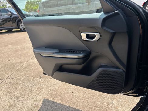 Used 2025 Kia K4 LXS image 18