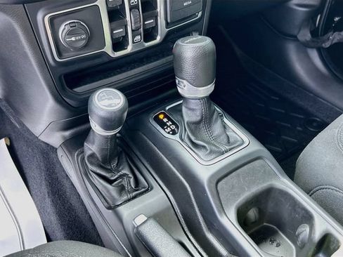Used 2023 Jeep Gladiator Sport AWD/4WD image 14