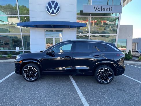 Certified 2025 Volkswagen Tiguan SEL R-Line AWD/4WD image 4