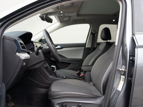 Used 2022 Volkswagen Taos SE w/ Panoramic Sunroof Package AWD/4WD image 17