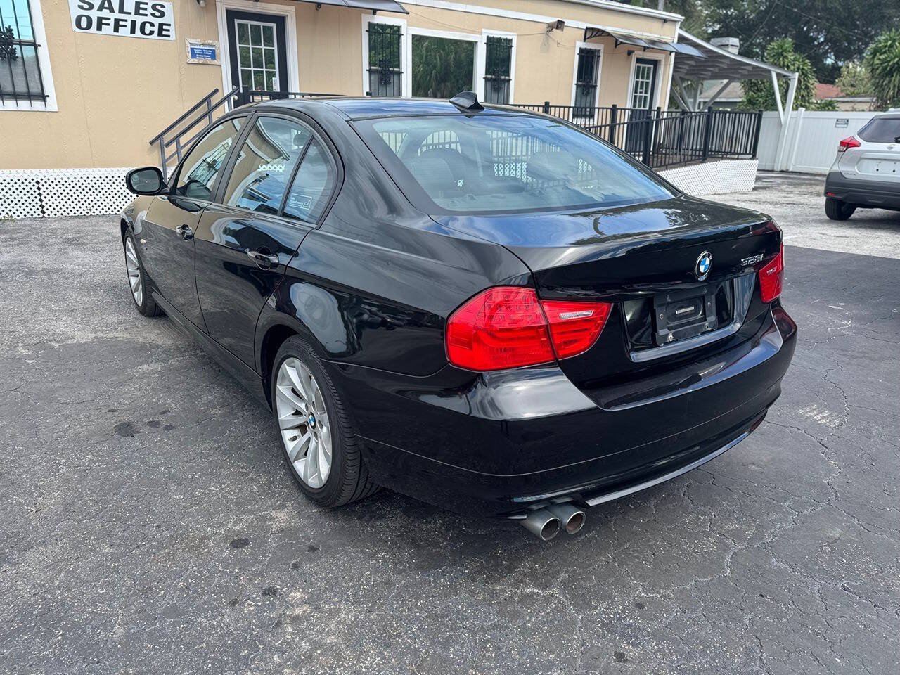 Used 2011 BMW 328i xDrive Sedan AWD/4WD image 6