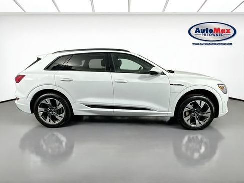 Used 2022 Audi e-tron Premium w/ Convenience Plus Package AWD/4WD image 10