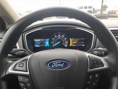 Used 2020 Ford Fusion SE image 18