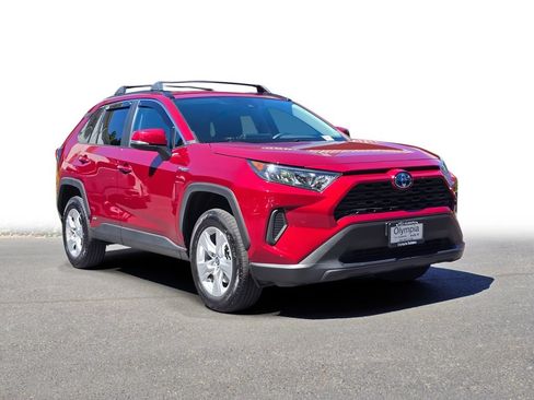 Used 2021 Toyota RAV4 LE AWD/4WD image 1