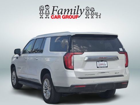 Used 2022 GMC Yukon XL SLT w/ SLT Premium Package AWD/4WD image 3