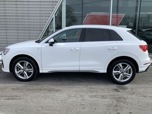 Used 2023 Audi Q3 2.0T Premium w/ Convenience Package image 2