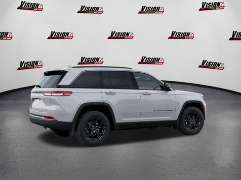 New 2026 Jeep Grand Cherokee Altitude AWD/4WD image 4