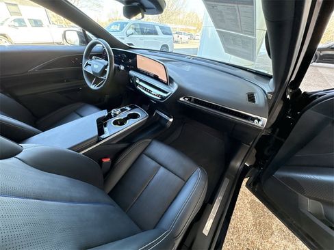 Certified 2024 Cadillac Lyriq Luxury image 30