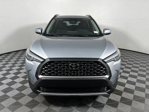 Used 2023 Toyota Corolla Cross XLE w/ Convenience Package FWD image 2