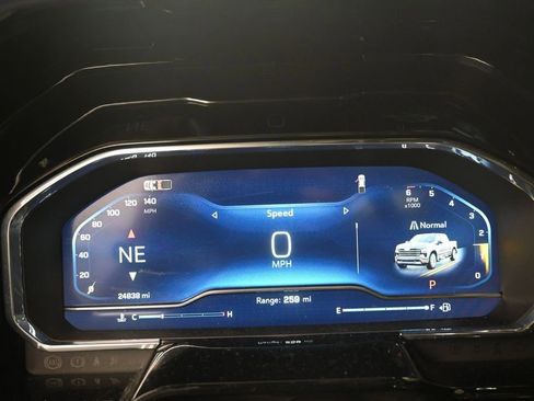 Used 2024 Chevrolet Silverado 1500 High Country RWD image 11