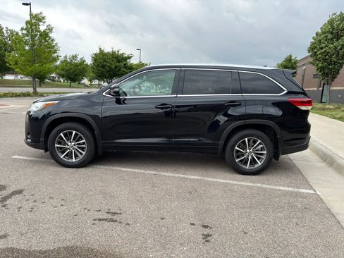 Used 2017 Toyota Highlander XLE image 4