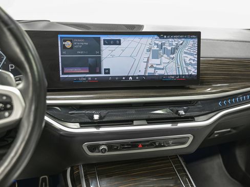 Used 2024 BMW X7 xDrive40i w/ M Sport Package AWD/4WD image 21