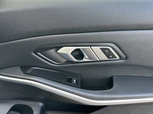 Used 2020 BMW 330i Sedan w/ Driving Assistance Package image 18