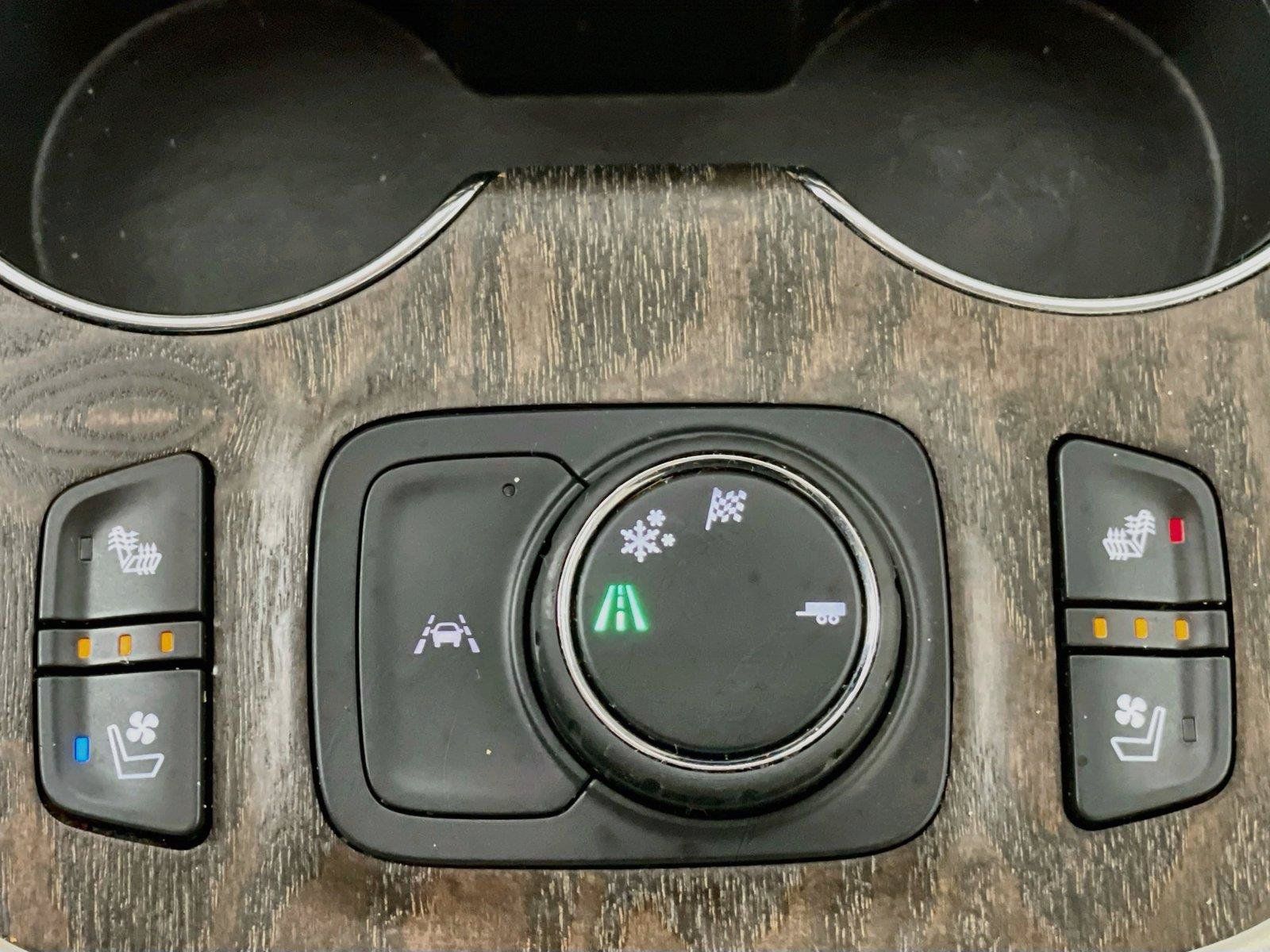 Used 2021 GMC Acadia Denali w/ Denali Technology Package FWD image 25