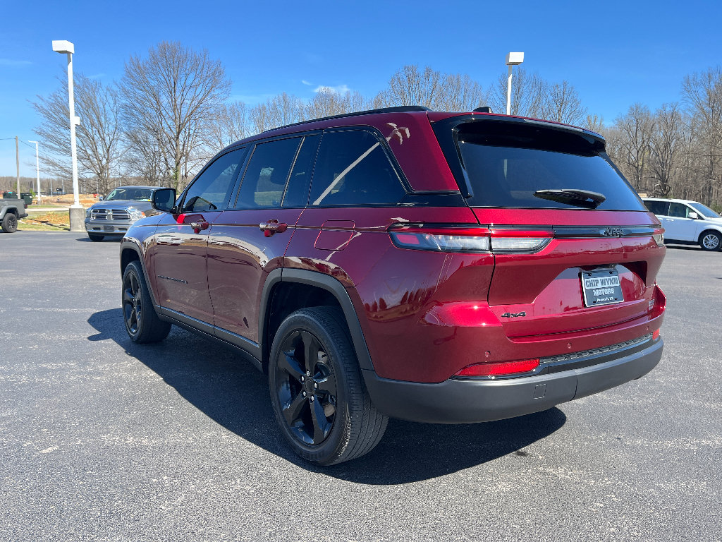 Used 2023 Jeep Grand Cherokee Altitude AWD/4WD image 6